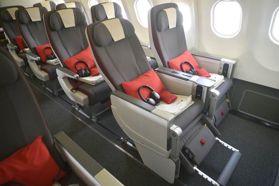  Iberia presenta su primer avión con la nueva clase Turista Premium