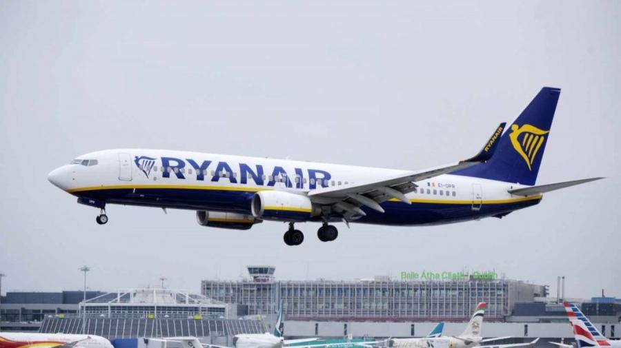 Ryanair anuncia tres nuevas rutas entre la península y las Islas Canarias
