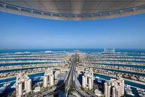 Dubai estrena la piscina infinita más alta del mundo