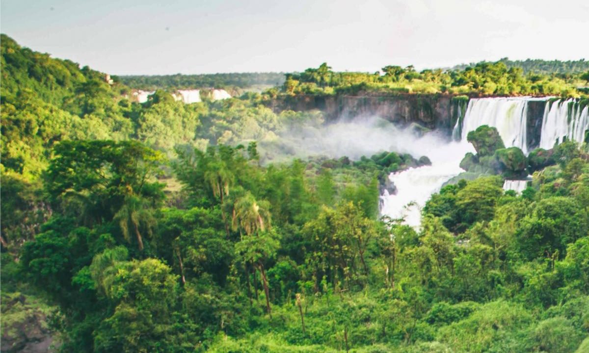 Iguazú: Selva, Cataratas y Gastronomía