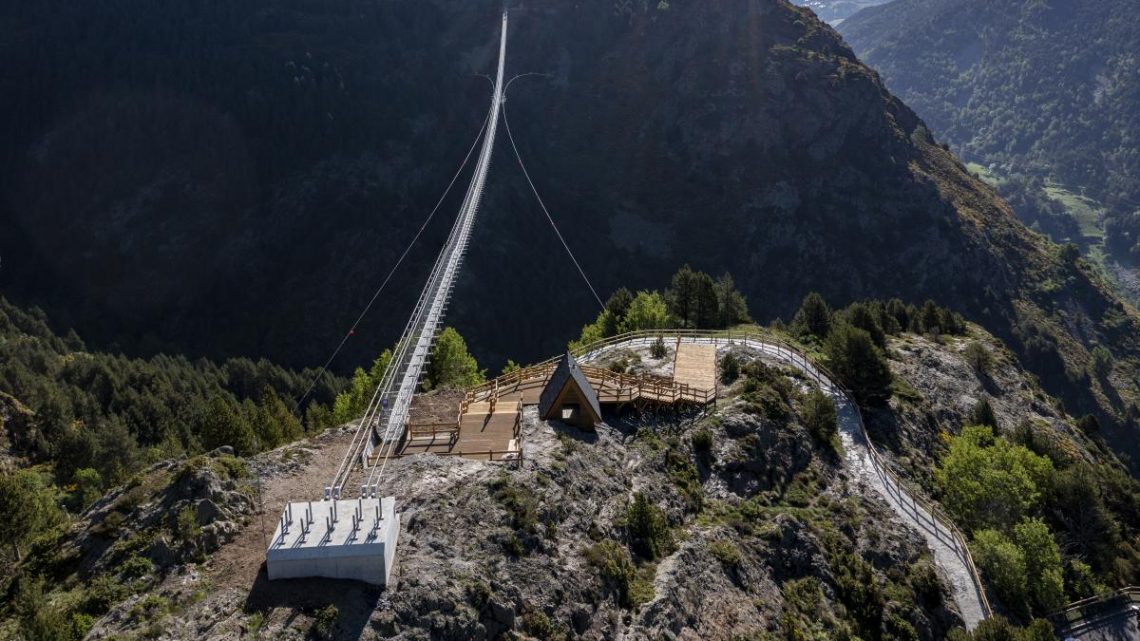 Canillo en Andorra estrena su nuevo Puente Tibetano