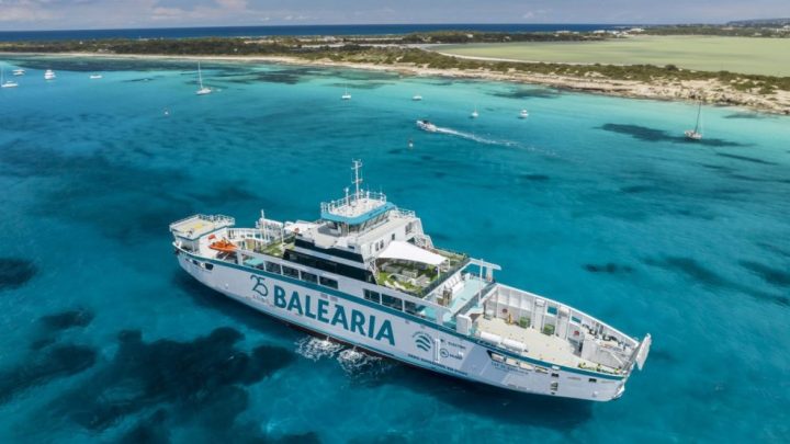 Baleària une las islas de Ibiza y Formentera con un ferry eléctrico